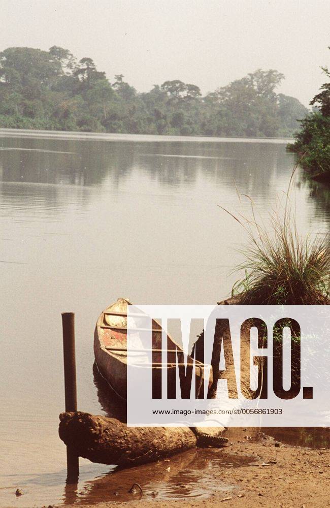 Am Fluß Sassandra (Elfenbeinküste) 01 98 mapo Kontinent Afrika Land ...