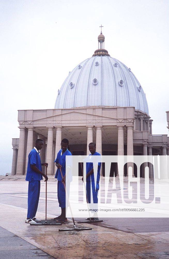 Basilika Notre Dame de la Paix in Yamoussoukro (Elfenbeinküste) 01 98