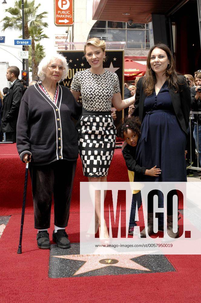 Scarlett Johansson and family grand mother Dorothy Sloan, mother