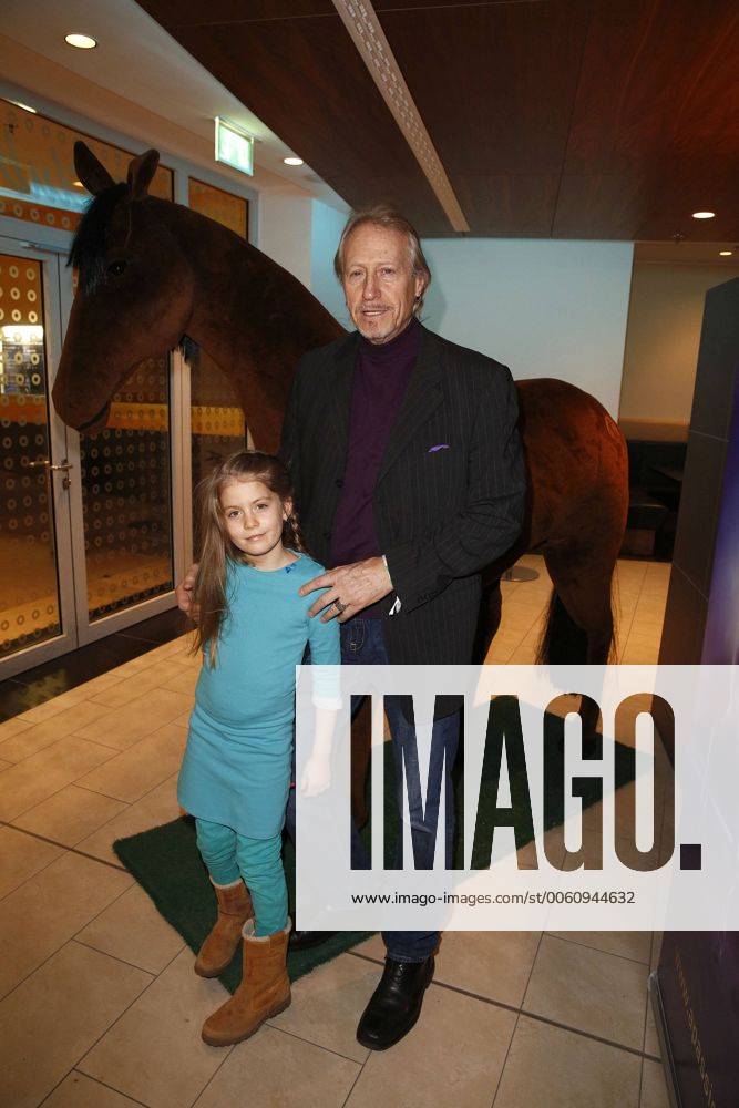 Reiner Schöne Und Seine Tochter Charlotte Sophie Bei Der Premiere Von Apassionata Zeit Für Träume 