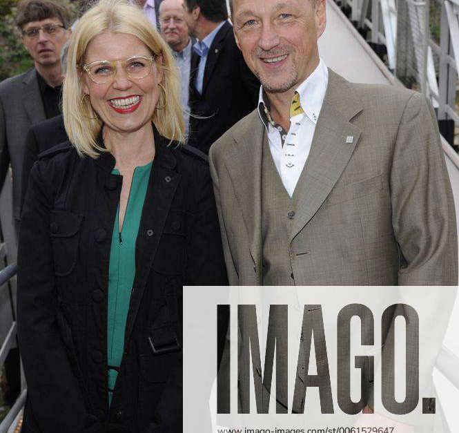 Cordula Stratmann und Lit.cologne Chef Rainer Osnowski posieren am 15. ...