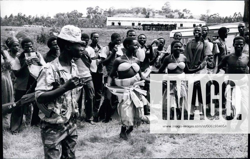Obote returns to Uganda: Tanzania soldier stands guard as Uganda ...