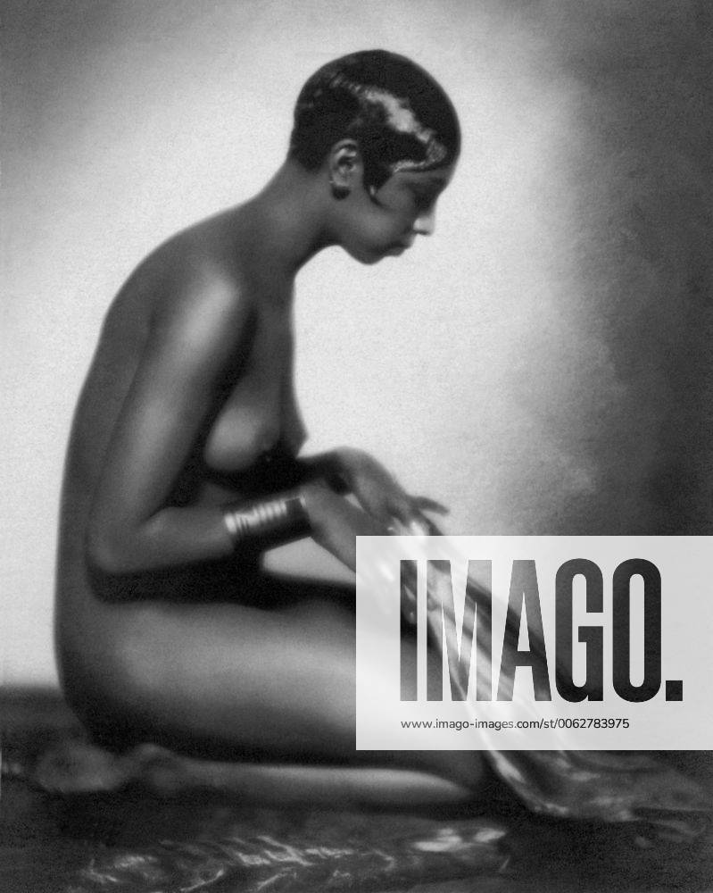 Paris, France: c. 1928. Side profile of a kneeling nude Josephine Baker