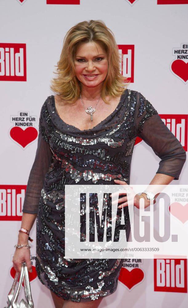Maren GILZER, Moderatorin, Roter Teppich, Red Carpet Show, Ein Herz