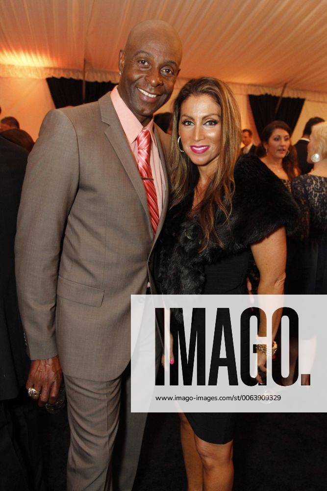 Jerry Rice proposes to girlfriend at DeBartolo Foundation gala