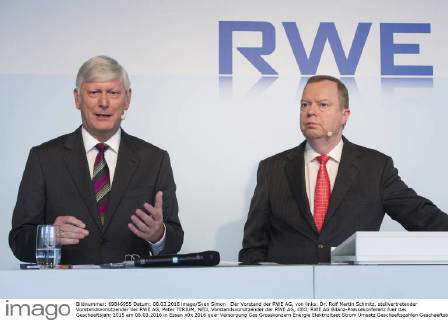 Der Vorstand der RWE AG, von links: Dr. Rolf Martin Schmitz ...