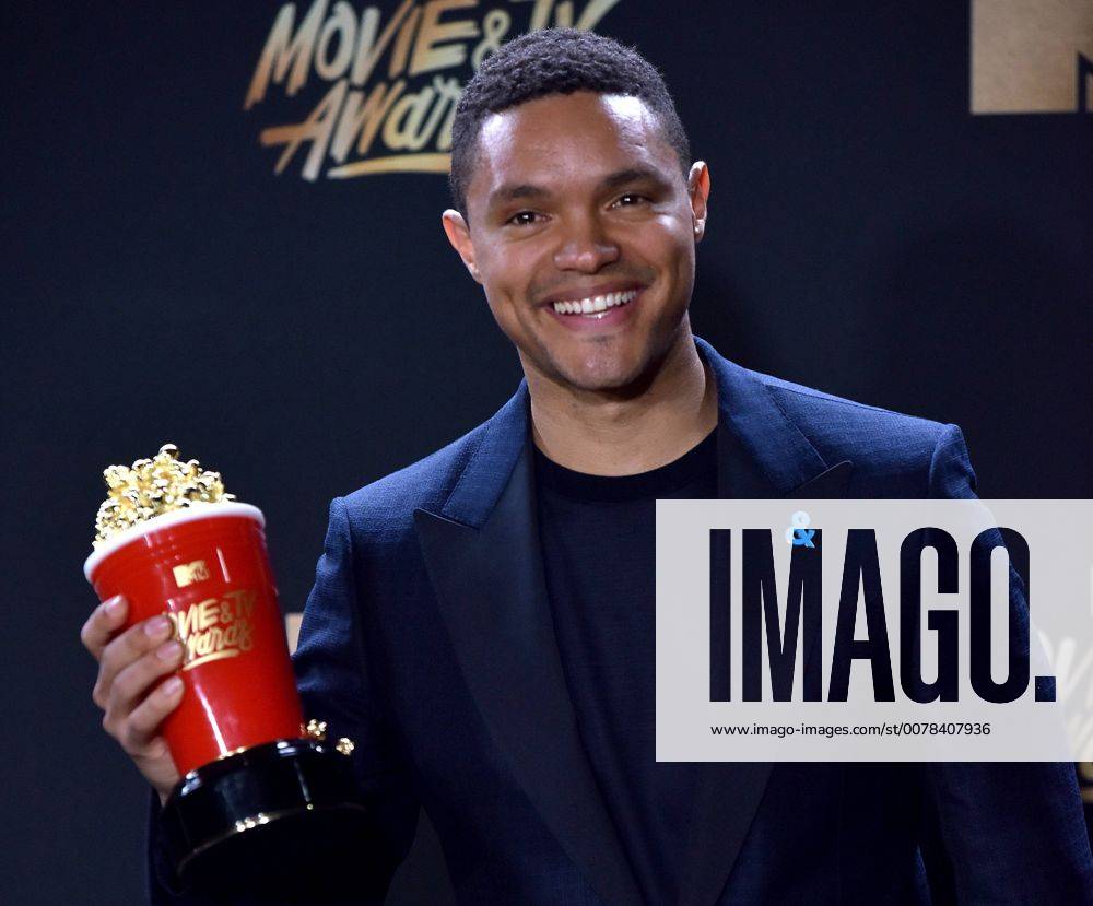 tv-personality-trevor-noah-appears-backstage-with-the-best-host-award