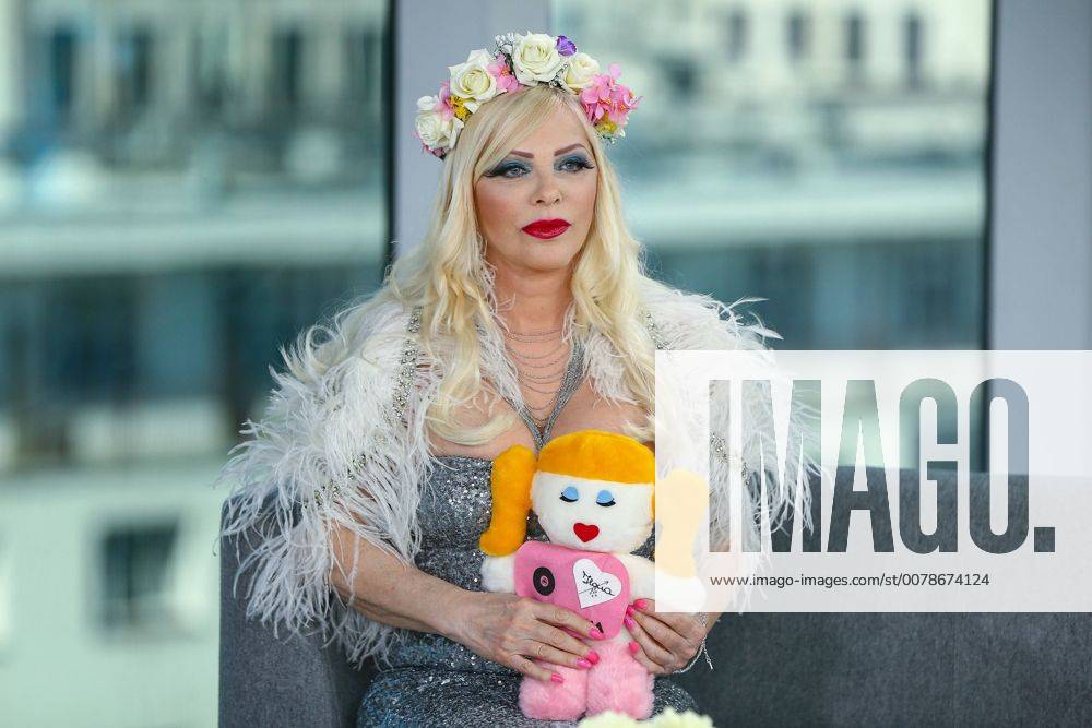 Жігіттердің белдікпен ұрып жатқан суреті