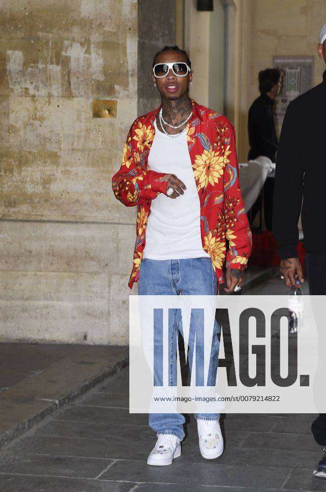 Celebrities arrive at Louis Vuitton fashion show during Paris Fashion Week  - Men s Wear SS18 Hidetos