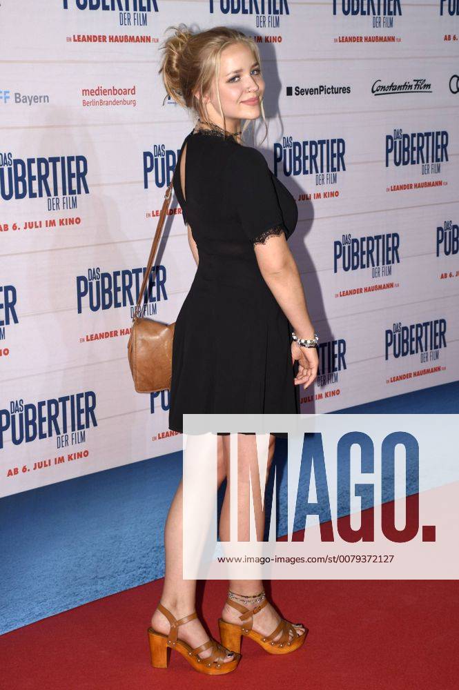 Neele Marie Nickel bei der Weltpremiere des Kinofilms Das Pubertier