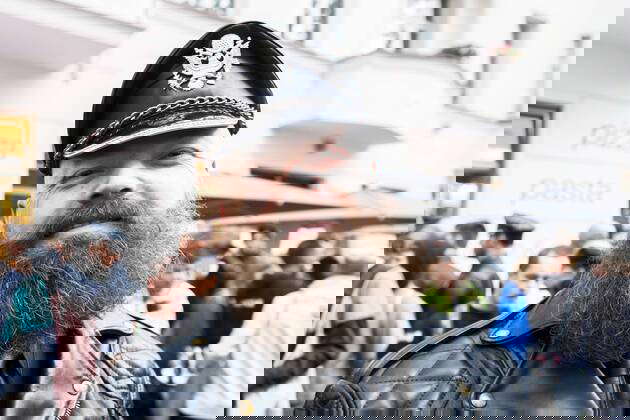 Shaffof mayo kiygan ayollar