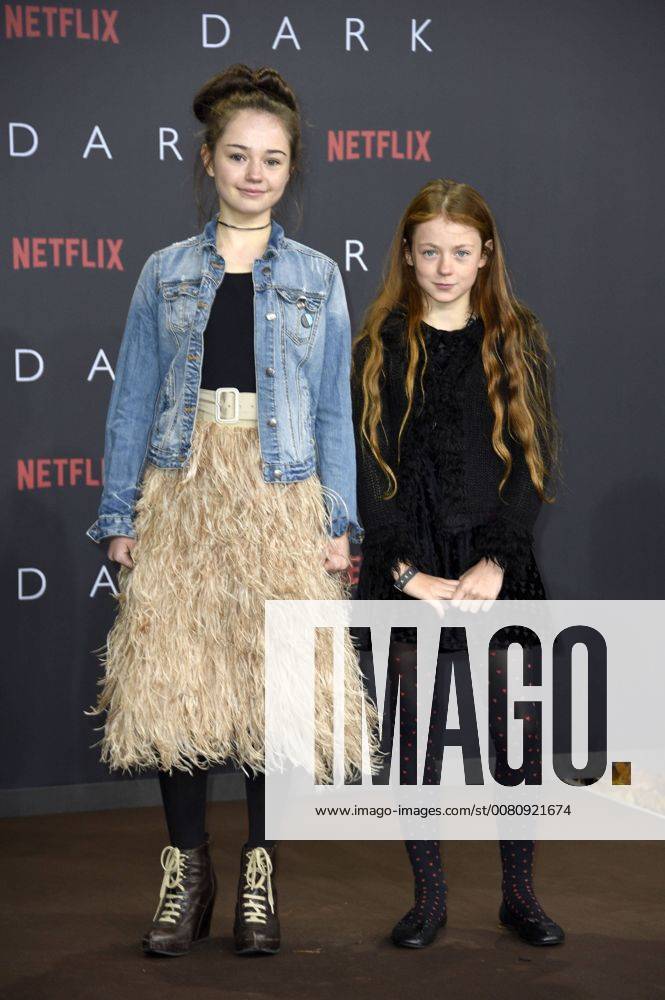 Ella Lee Stanley und Gwendolyn Göbel bei der Premiere der Netflix Serie  Dark im Kino im