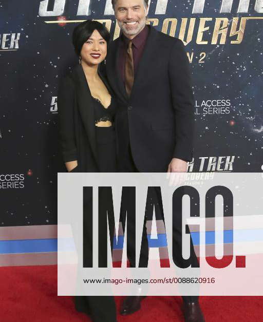 Anson Mount mit Ehefrau Darah Trang bei der Premiere der zweiten