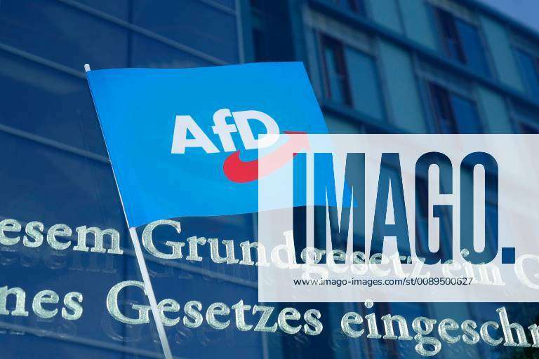 AfD-Fahne vor einer Glaswand AfD-Fahne vor einer Glaswand, 16.02.2019,  Mitte, Reichstagufer