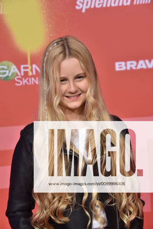 Schauspielerin Mavie Noelle kommt am 09.03.2019 in Köln zur Premiere