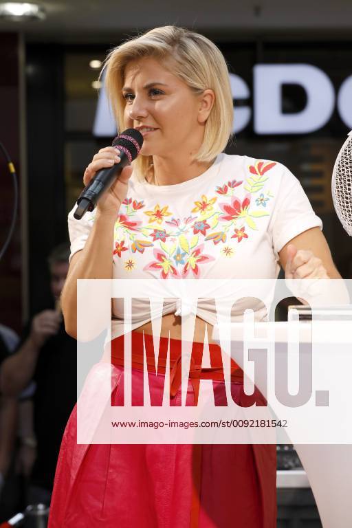 27.06.2019 Essen S ngerin Beatrice Egli gibt eine Autogrammstunde