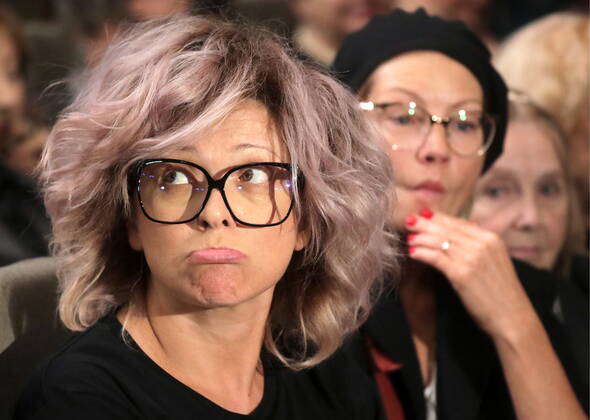 Xonimlar eshaklarini onanizm qilishadi