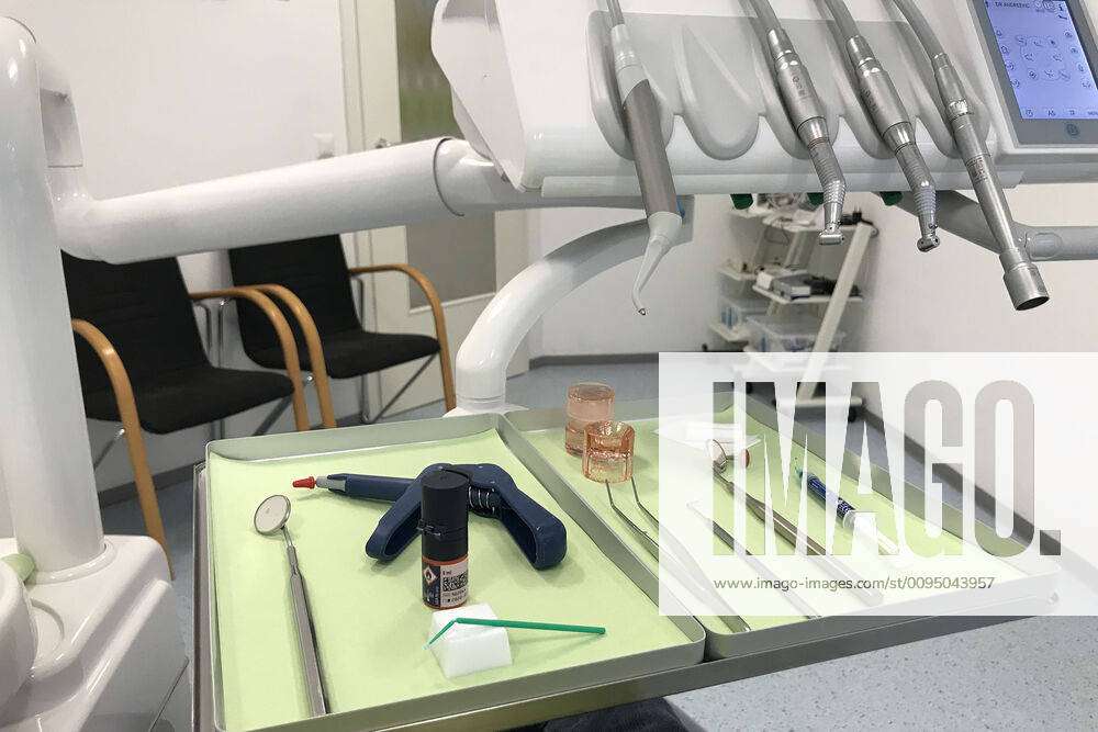 Foto Instrumente und Bohrer beim Zahnarzt Bild #5004460