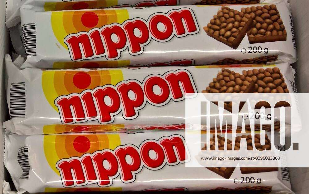 Nippon Puffreis - Schokolade. Die Suessware Nippon besteht aus Puffreis -  Haeppchen mit weiteren
