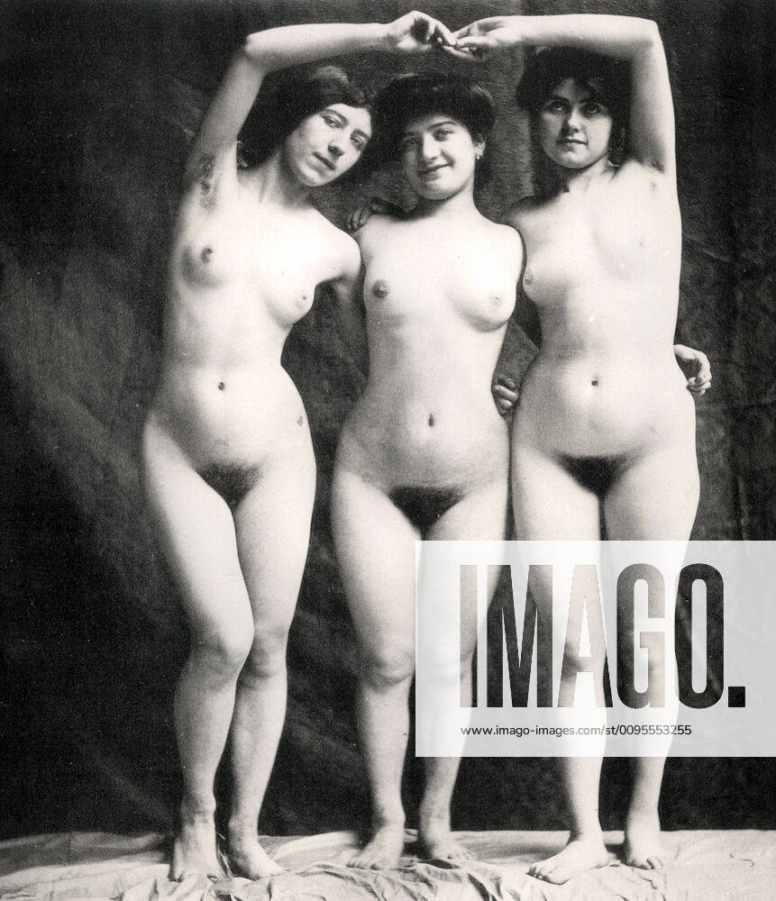 EROTISME annees 1900 Les Trois Graces : femmes nues. Photographie erotique  anonyme vers