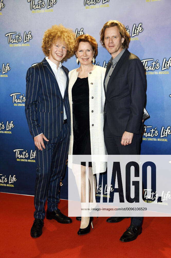 Marion Kracht mit Ehemann Berthold Manns und Sohn Tizian bei der Premiere von That s Life Das Marion Kracht mit Ehemann Berthold Manns und Sohn Tizian bei der Premiere von That s Life Das