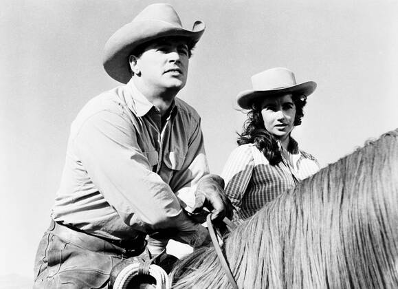 GIANT, from left: Rock Hudson, Elizabath Taylor, James Dean, 1956 Courtesy Everett Collection