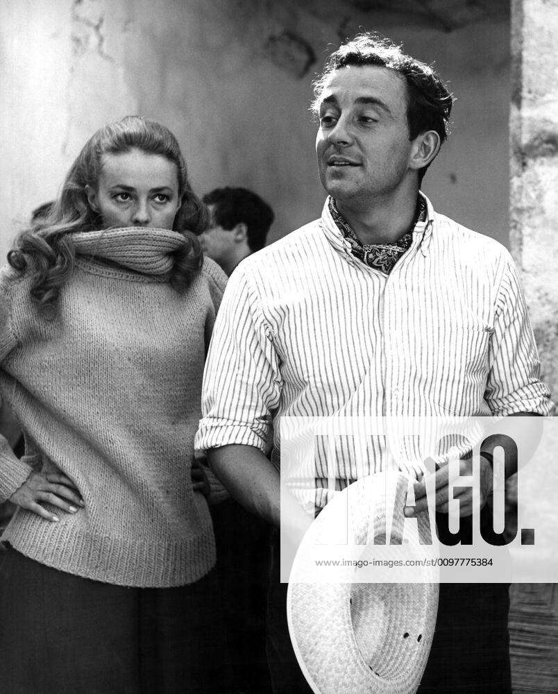 JEANNE MOREAU and LOUIS MALLE in VIVA MARIA!, 1965, directed by LOUIS MALLE.  Copyright UNITED ARTISTS. - Album alb269432