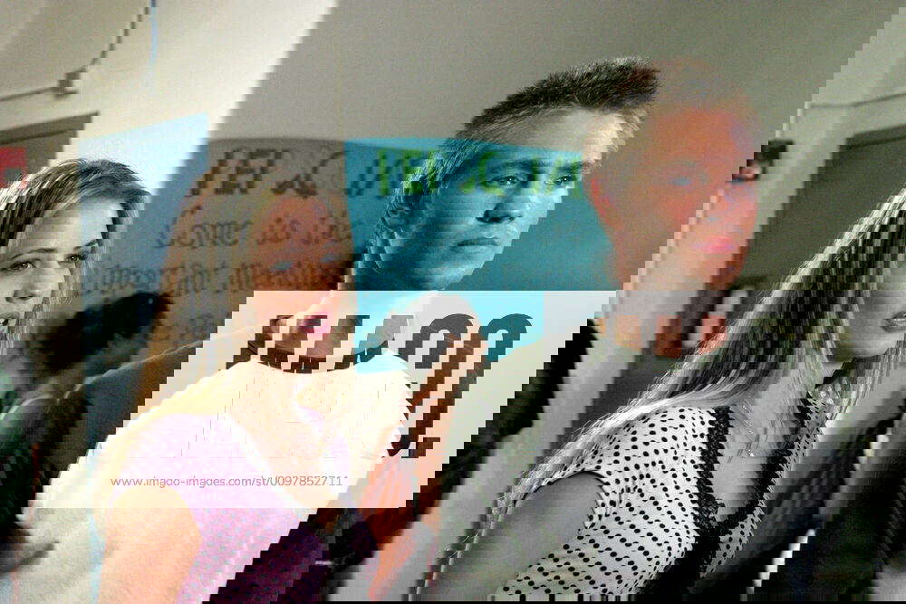 A CINDERELLA STORY, Julie Gonzalo, Chad Michael Murray, 2004, Warner  Brothers courtesy Everett, image size:1000x667