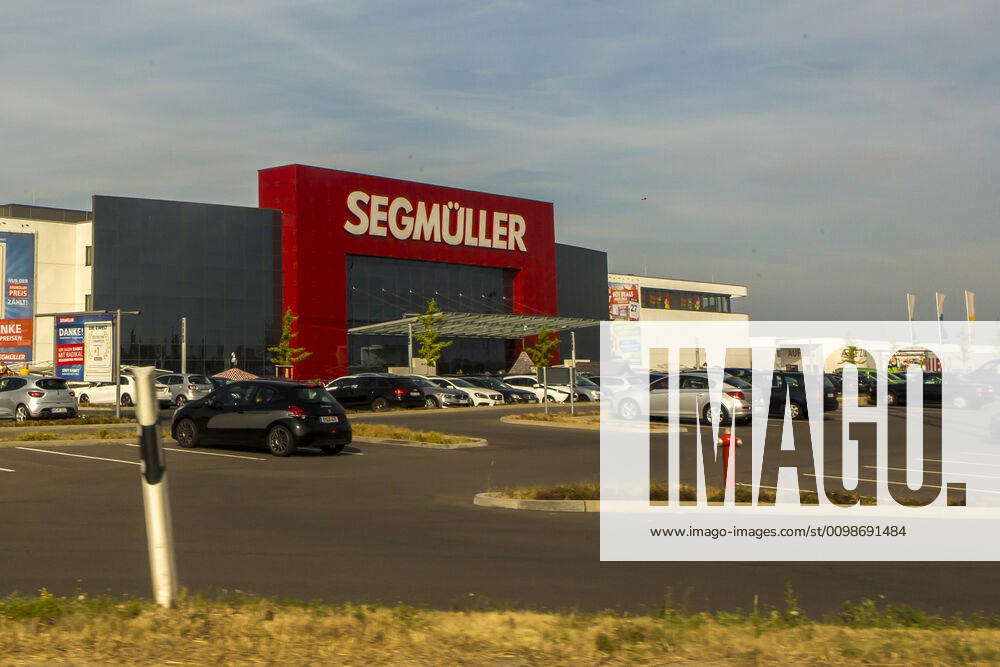 Segmüller Möbelhaus in Pulheim bei Köln. Segmüller ist ein süddeutsches Einzelhandelsunternehmen in