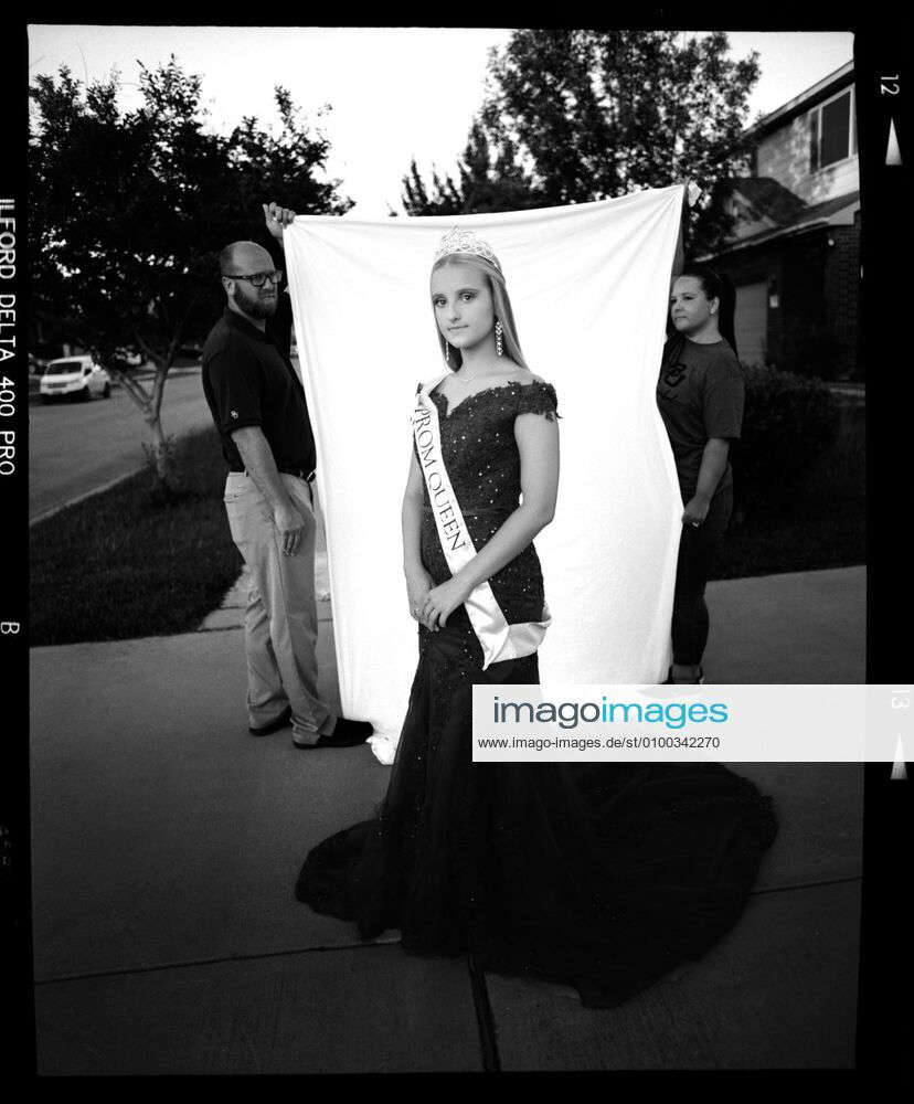 May 6, 2020, Killeen, Texas, USA: FAITH DEARING, 18, wears her sisters ...