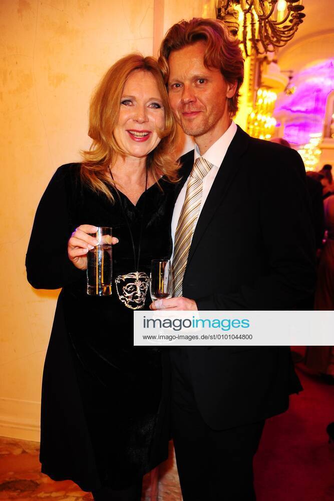 122 Marion Kracht mit Ehemann Berthold Manns Deutschlandpremiere von GEFAEHRTEN , WAR HORSE im 122 Marion Kracht mit Ehemann Berthold Manns Deutschlandpremiere von GEFAEHRTEN , WAR HORSE im