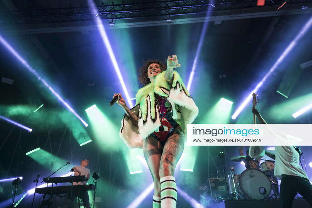 Jennifer Rostock Raucht Jennifer Rostock Live