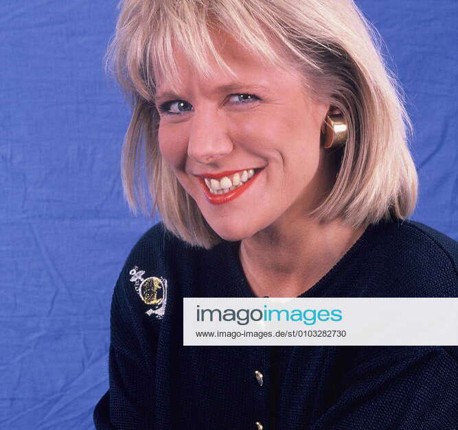 Die Moderatorin Ulrike von der Groeben, damals noch Ulrike Elfes posiert am 15.03.1990 *** The prese