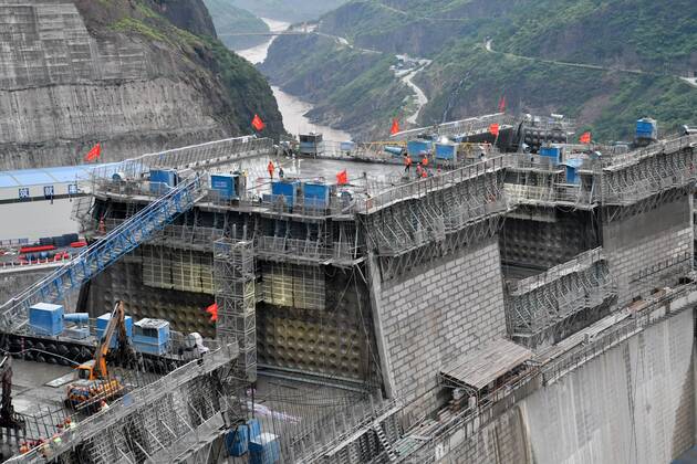 China, Bauarbeiten an der BaihetanTalsperre IMAGO