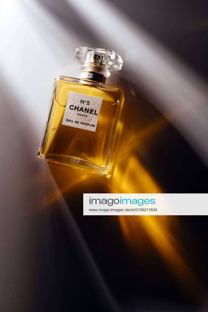 Jeder Flakon des Extrait Parfums Chanel No. 5, ein von