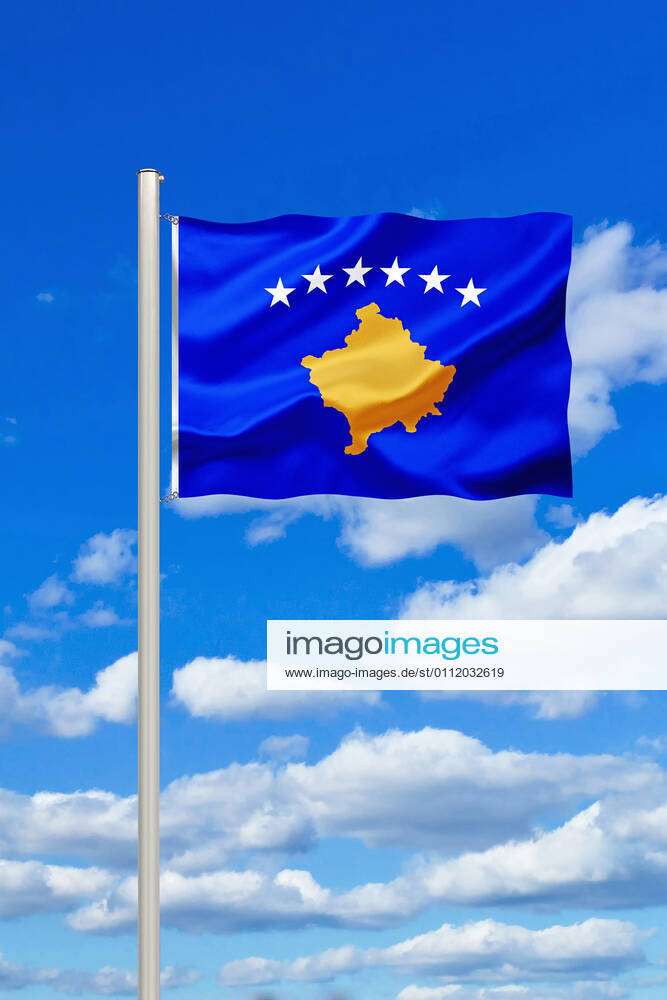 Kosovo-flagge leuchtet im hintergrund des sonnenuntergangs