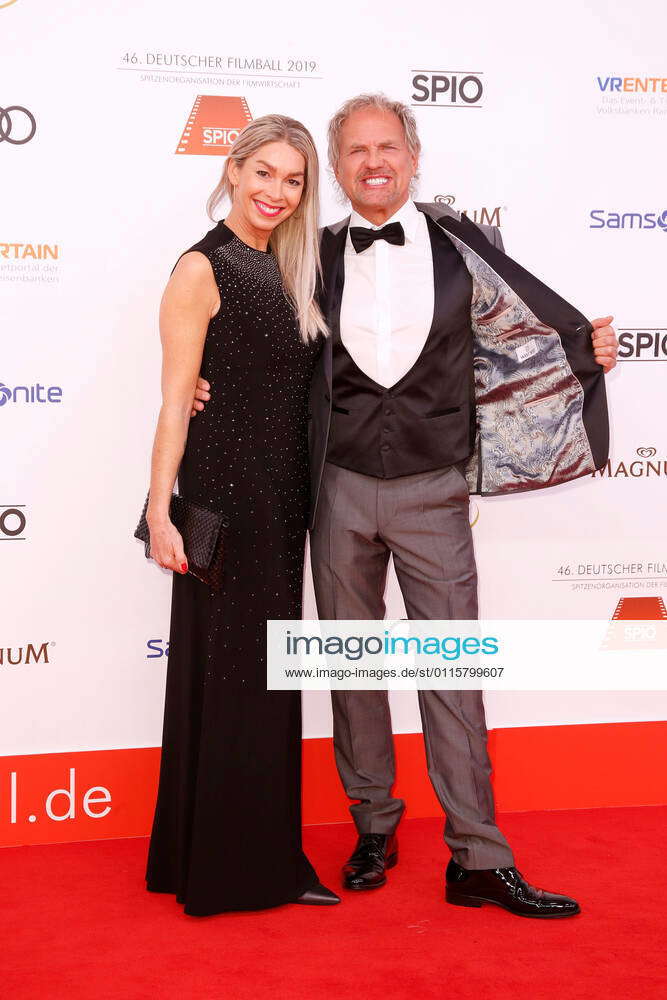 Uwe Ochsenknecht mit Ehefrau Kirsten Kiki Viebrock auf dem Roten Teppich beim 46. Deutschen