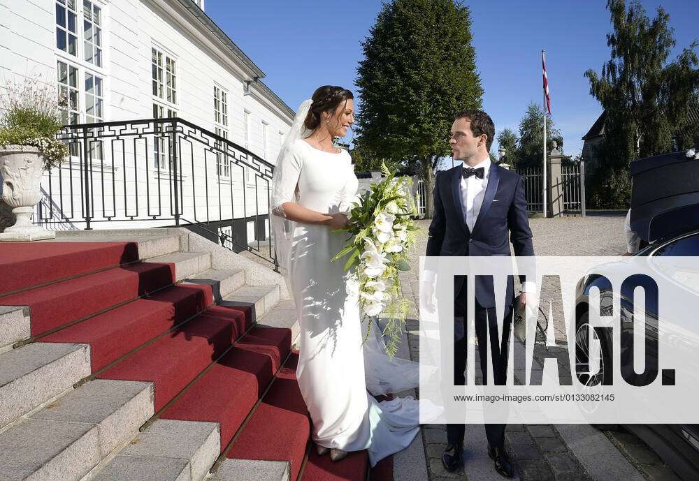 Nicolai og Sofie Sandberg holder bryllup Soelyst i Klampenborg loerdag 4. september 2021