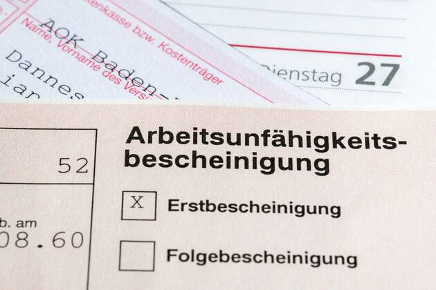 Arzt Hat Statt Folgebescheinigung Erstbescheinigung Angekreuzt Erstbescheinigung Fotos | IMAGO