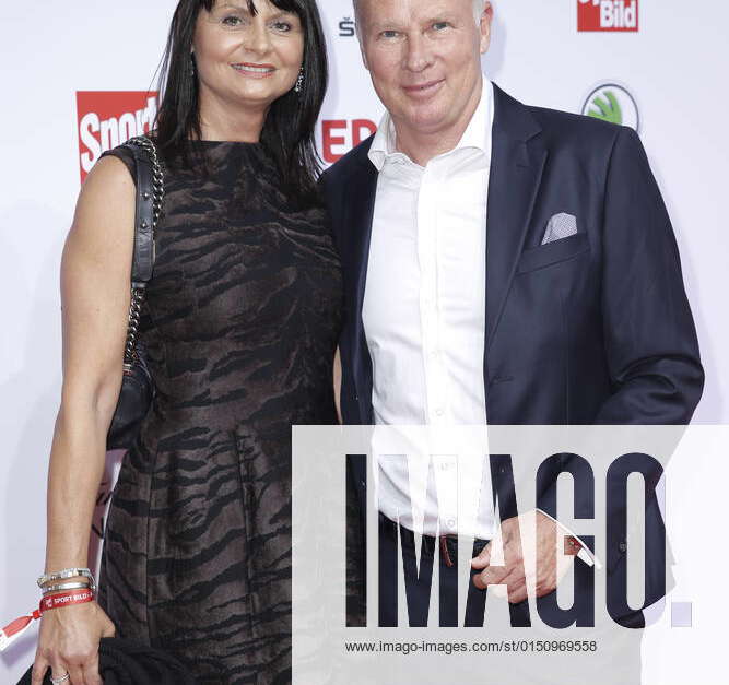 Stefan Reuter mit Ehefrau Birgit Reuter SPORT BILD Award 2019 am 19