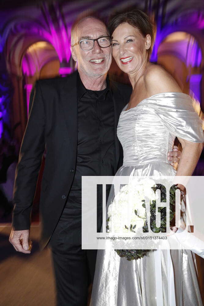 Eva Lutz: Stilvoll altern mit ihrer Mode Eva Lutz: Stilvoll altern mit ihrer Mode