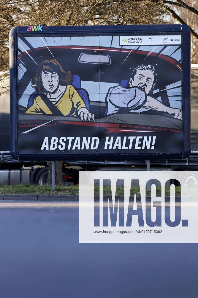 bitter Tage en risiko tyfon Eine Plakatwand der Verkehrssicherheitskampagne Runter vom Gas warnt  Autofahrer an einer Raststätte