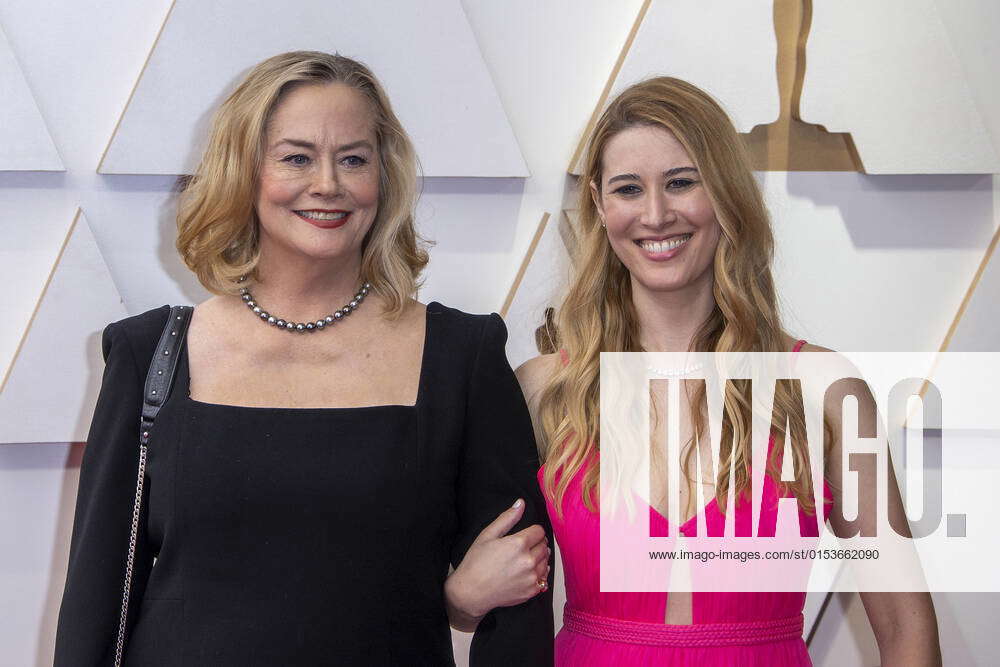 Cybill Shepherd and Molly Ariel ShepherdOppenheim pose on the red