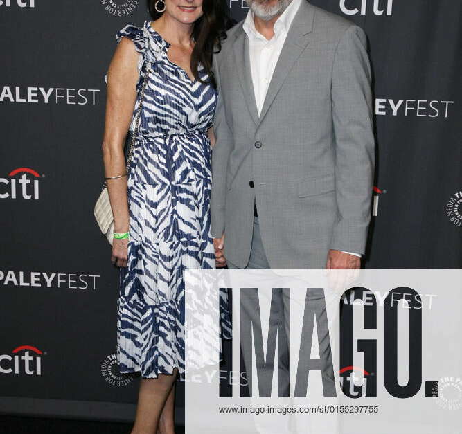 April 10, 2022, Hollywood, CA, USA Michelle Knapp and Gary Cole