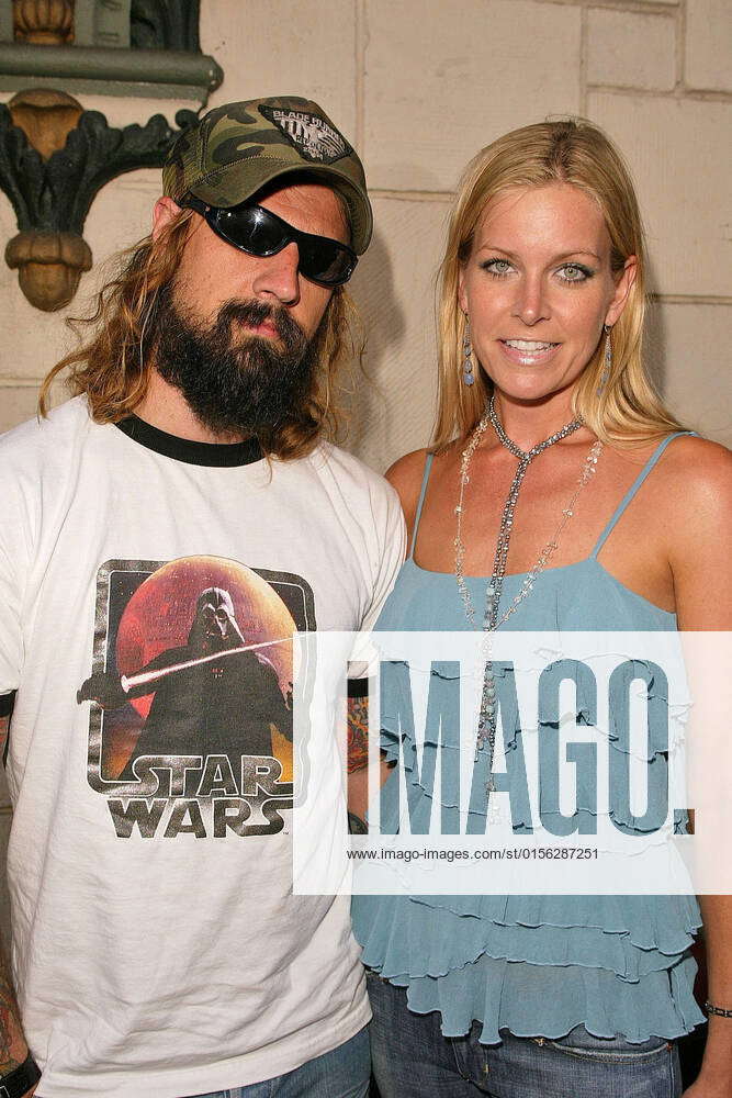 Rob Zombie and wife Sheri Moon at the Los Angeles Premiere of Open Water at  the, image size:667x1000