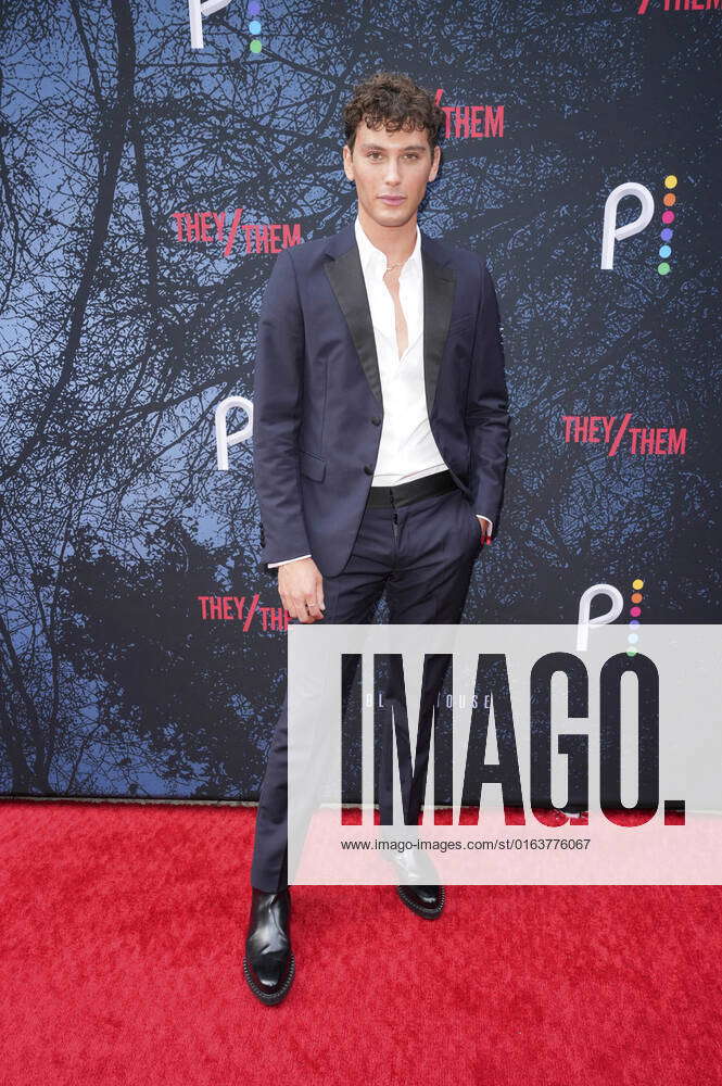 Cooper Koch bei der Premiere de Peacock TV-Films They Them im Studio ...