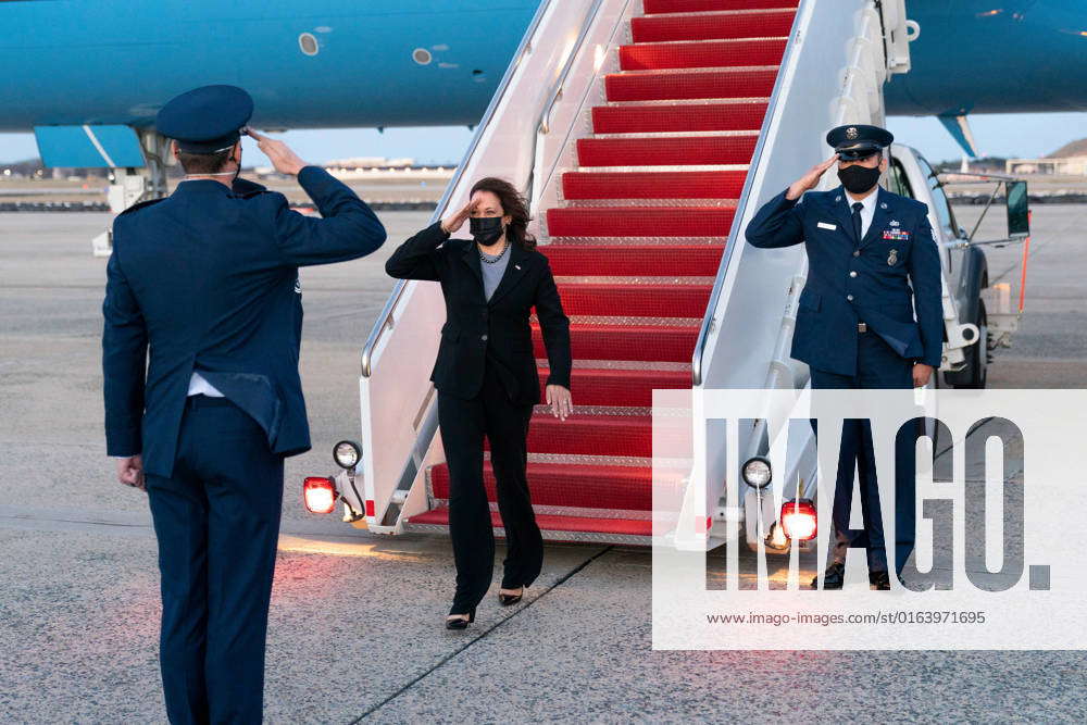 Inside the Vice President's Plane: Photos of Air Force Two