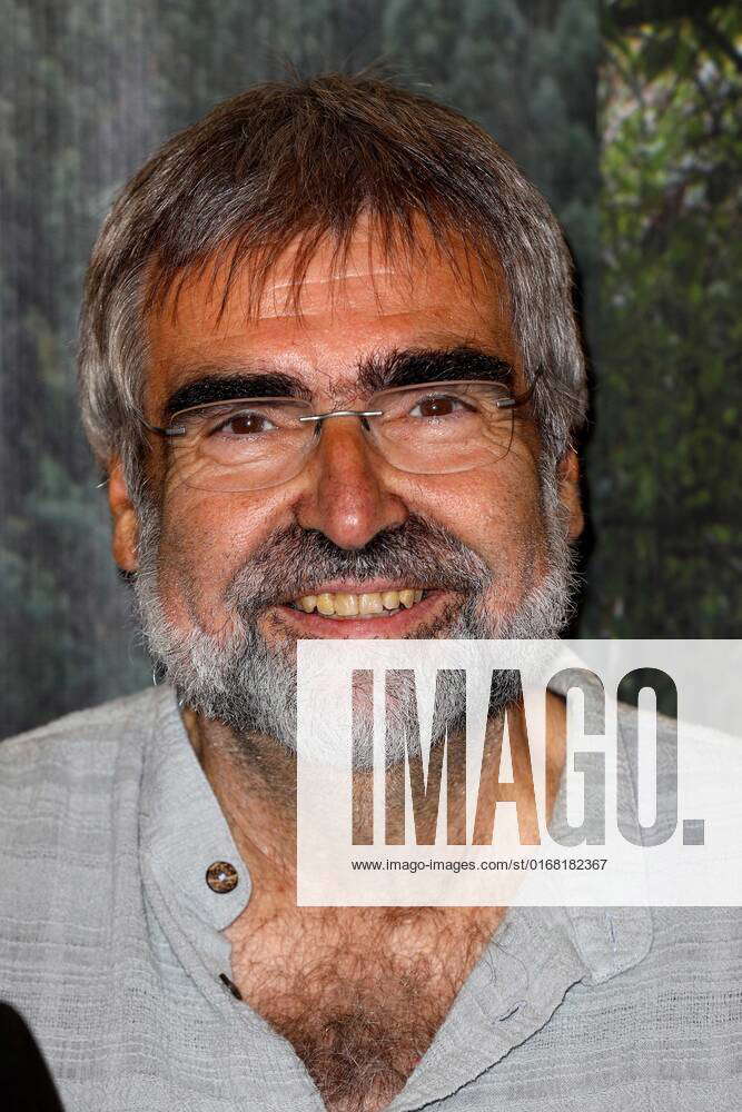 Premiere Beziehungen kein schöner Land am 06.09.2022 in der Lichtburg in Essen Volker Pispers