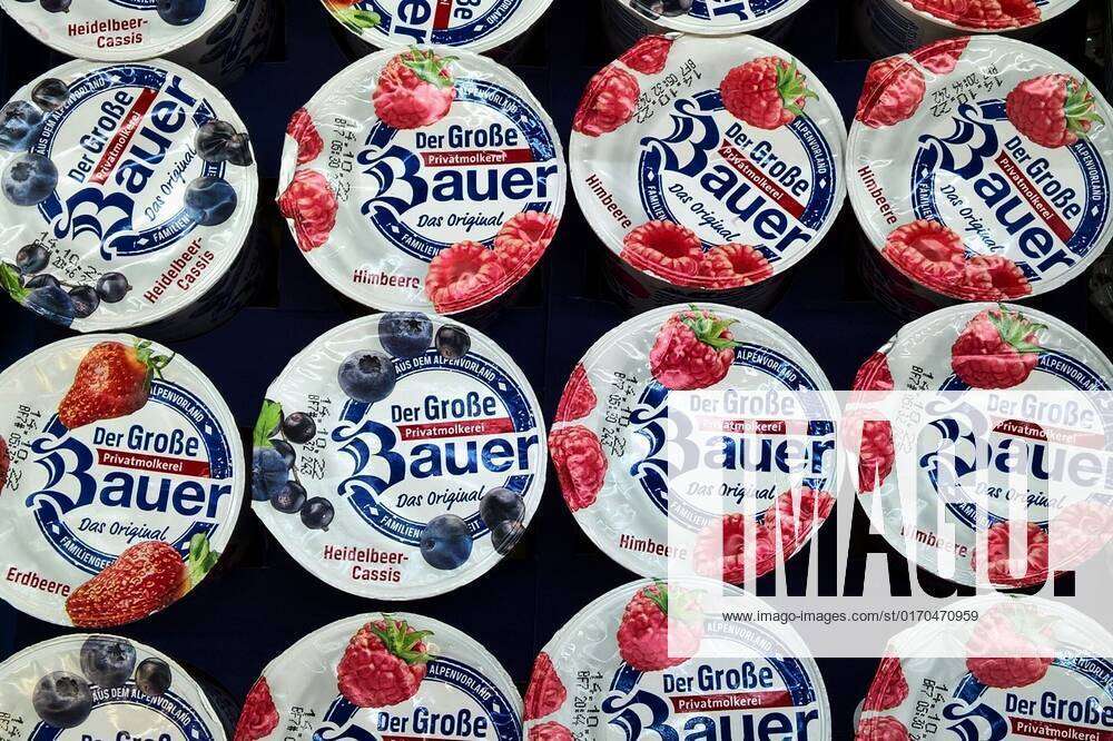 Bauer Co Joghurt, ein GmbH J. deutsches ist Fruchtjoghurt. KG Bauer Molkerei-Produkt Die und