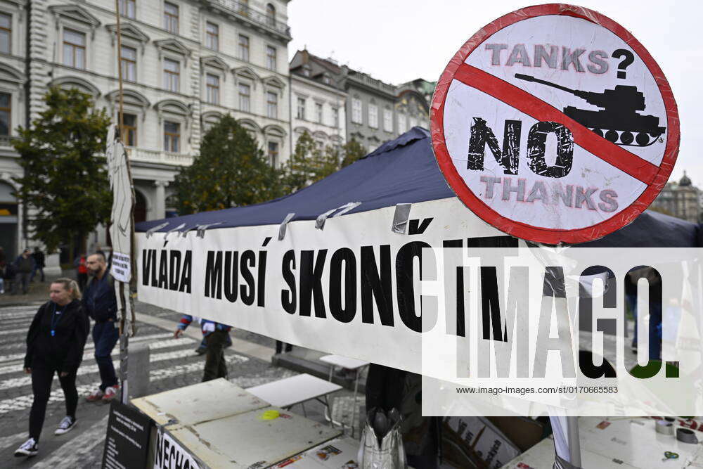 Thousands of people joined union protest against poverty in Prague ...